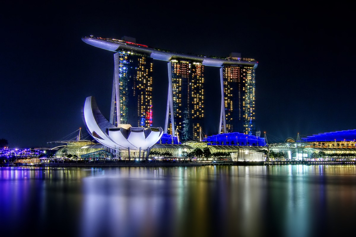 lvs considers raising marina bay sands revamp budget to us$4bn