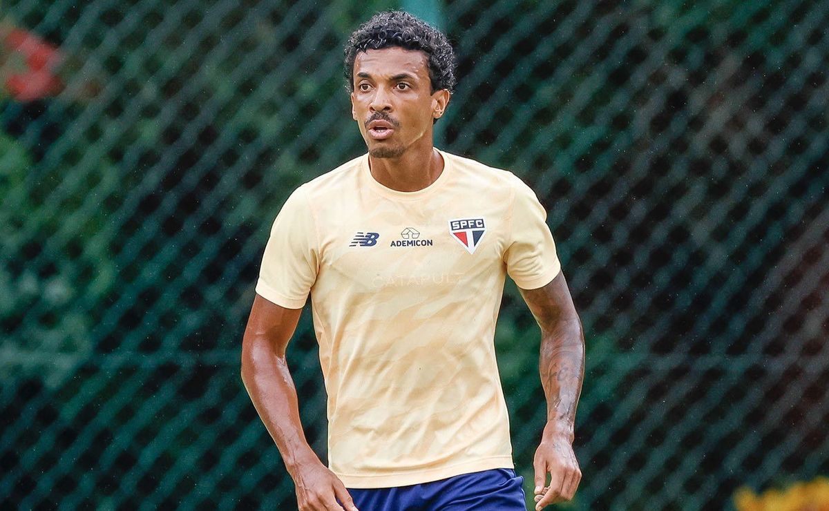 luiz gustavo é apresentado e fala de influência de companheiros de equipe