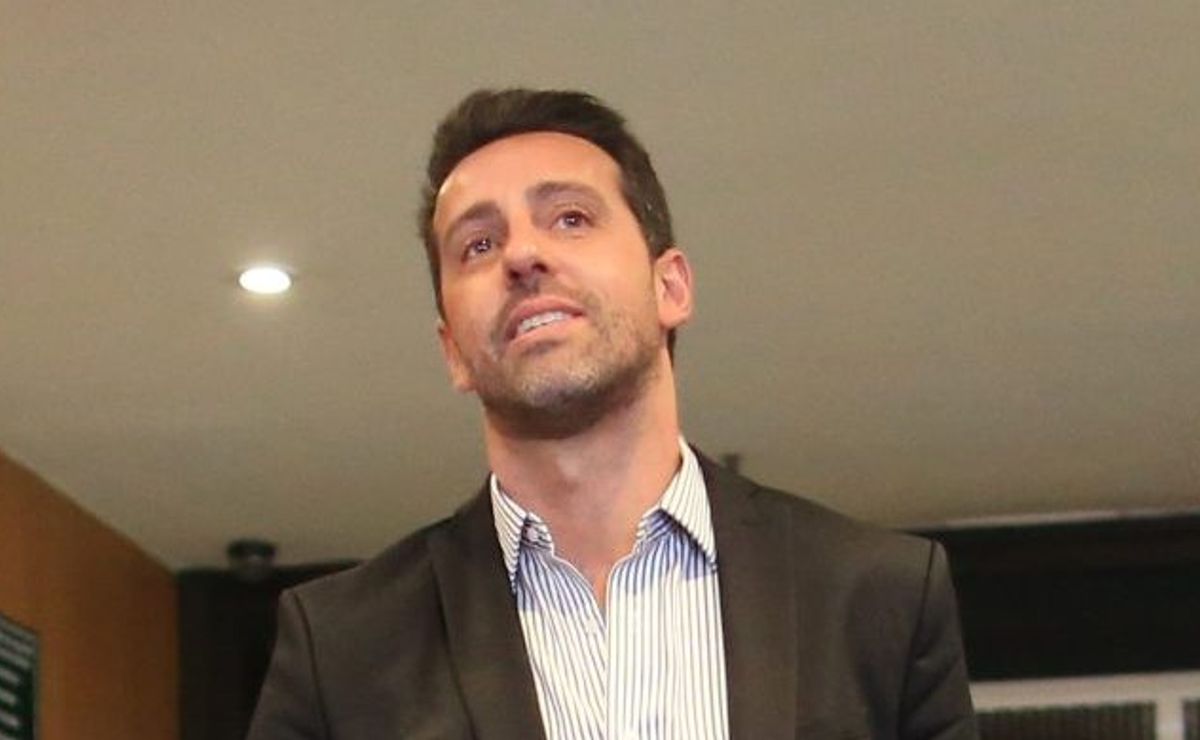 r$ 37 milhões: corinthians quer contratar atacante do arsenal e edu gaspar pode ajudar