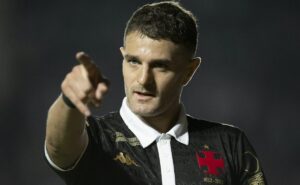 vegetti acerta salários, tempo de contrato e grêmio é informado sobre assinatura