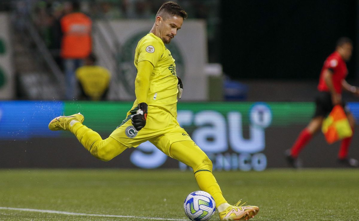 santos esquece tadeu e busca goleiro argentino de 32 anos para 2024