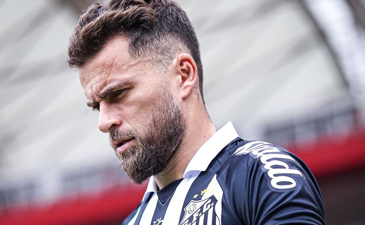 santos tenta desmotivar e lucas lima faz pouco caso de afastamento