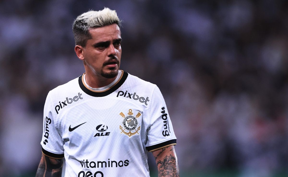 questionado no corinthians, fagner já entrou na mira de clube 'rival'