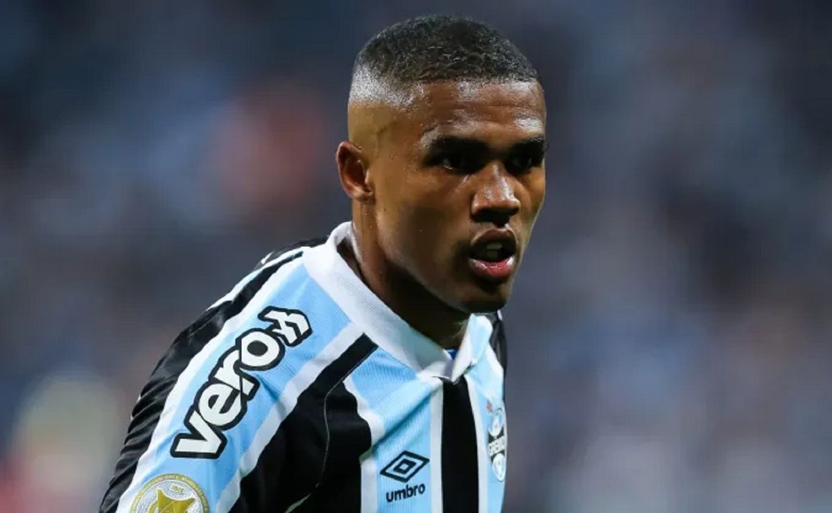 fluminense contrata douglas costa e surpreende torcida nas redes sociais