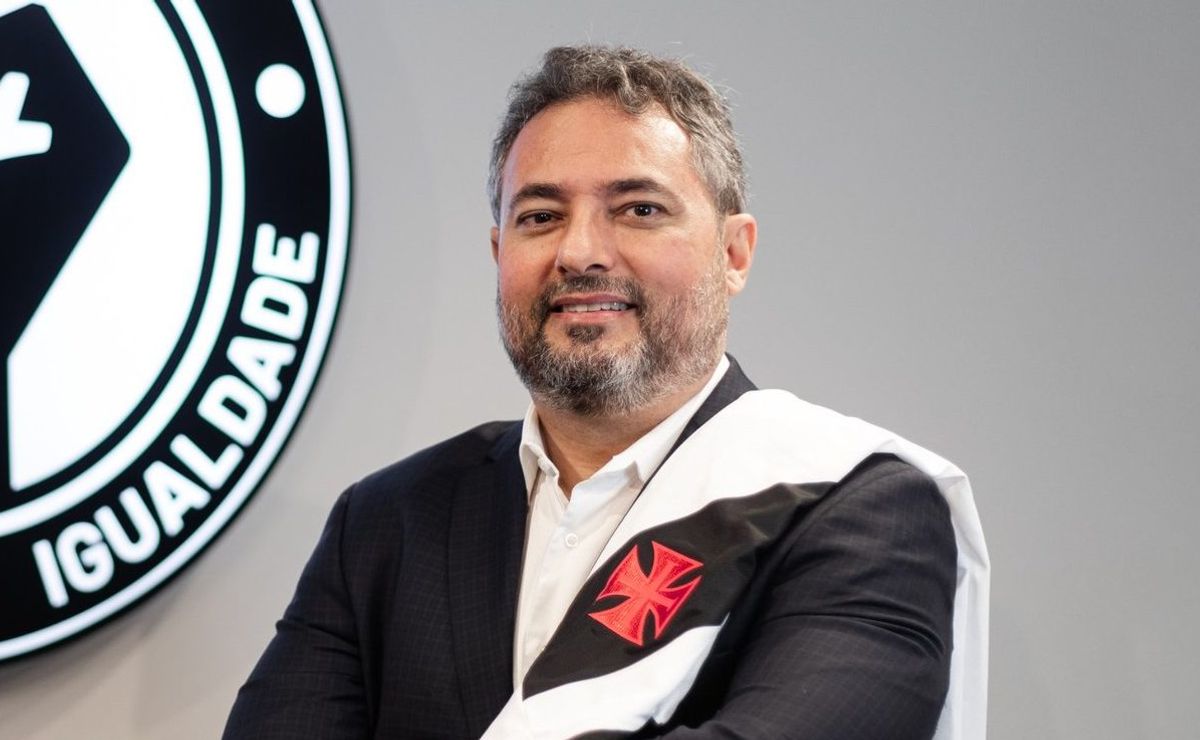 assim não, alexandre mattos; vasco escolhe novo camisa 7 e torcedor fica na bronca