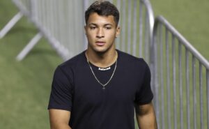 marcos leonardo vira 'vilão' em eliminação do benfica e torcida do santos reage