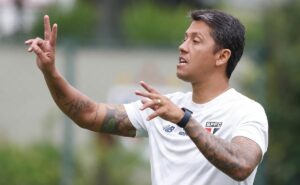 nas mãos de carpini, r$ 275 milhões: futuro de atacante do são paulo está em jogo