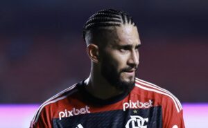 corinthians tem nome de zagueiro pablo, do flamengo, levado à mesa