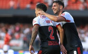 após 1 ano no departamento médico, jogador do são paulo retorna e comemora na internet