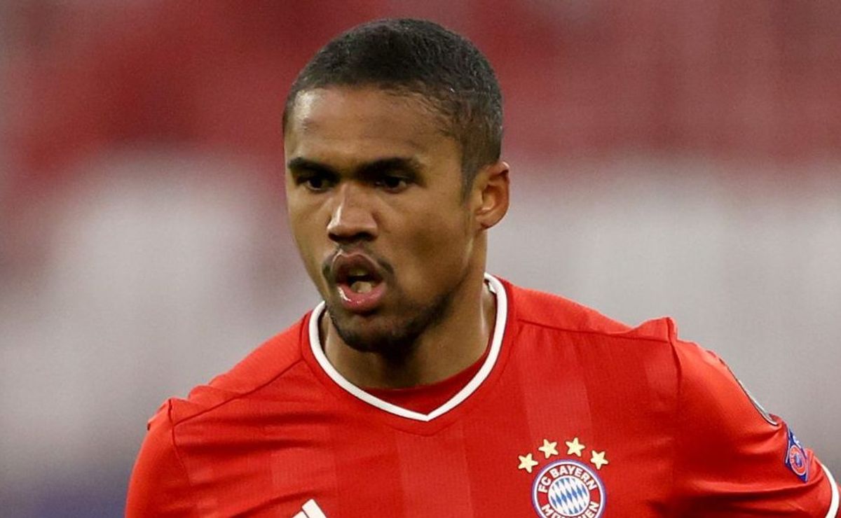 douglas costa quer salário de r$ 900 mil para assinar com cruzeiro