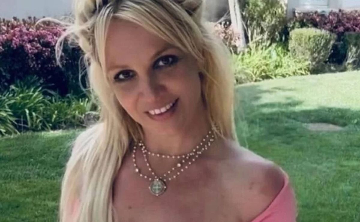 britney spears é banida de hotel luxuoso após topless e "comportamento inadequado"