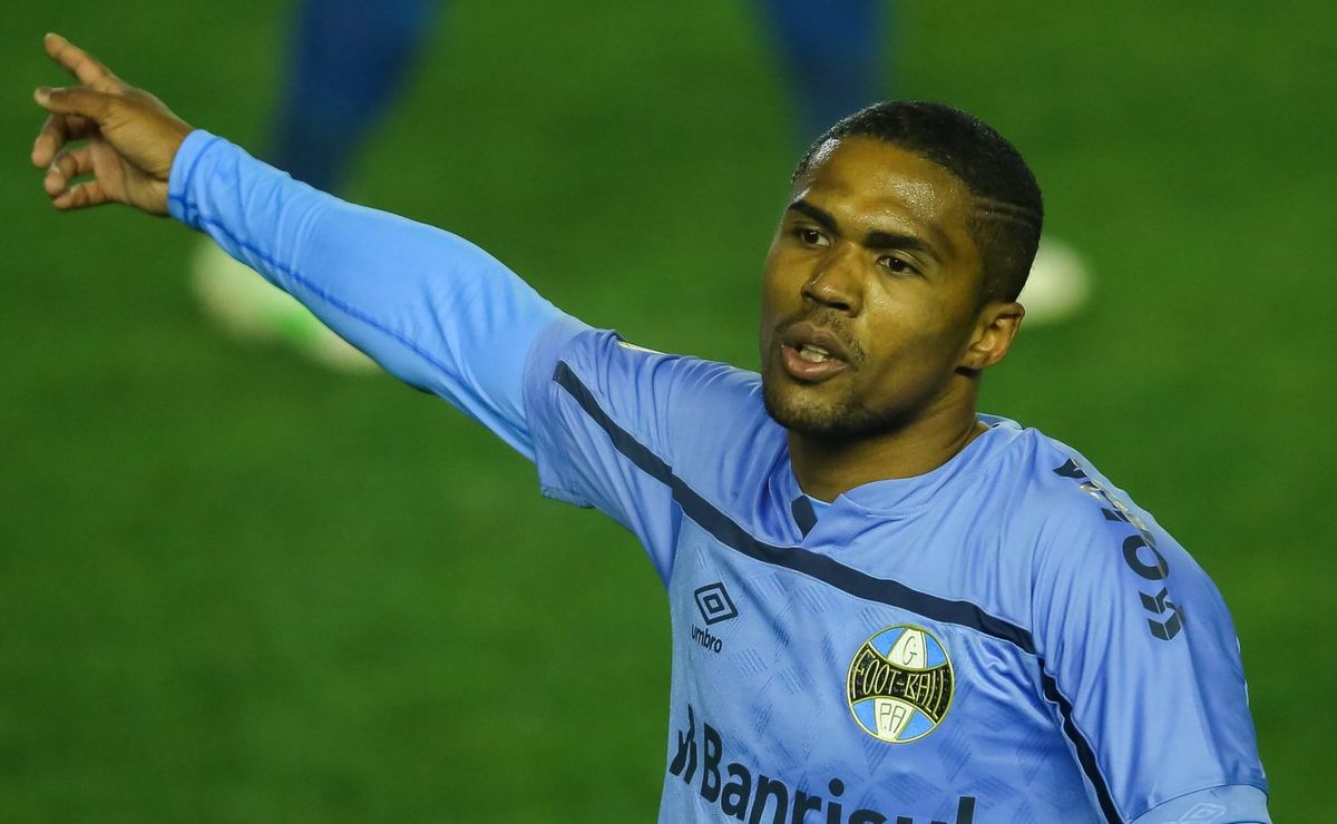 douglas costa 'mela' acerto na turquia e pode jogar perto do grêmio