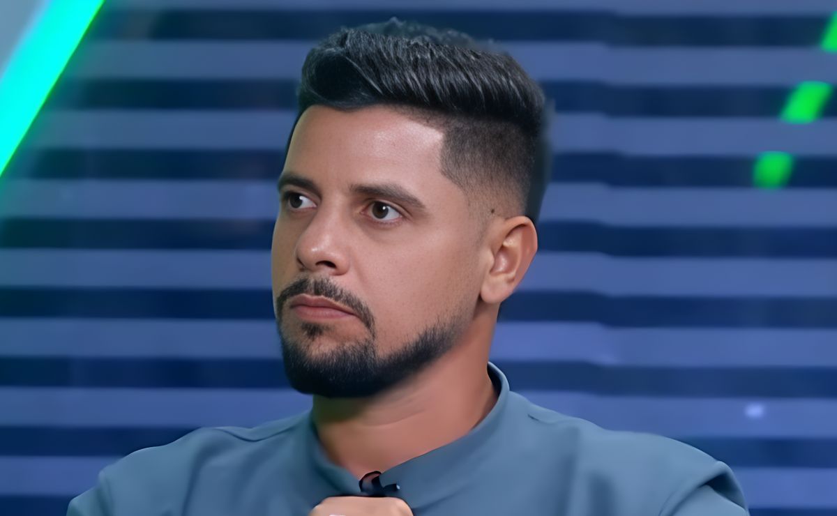 cicinho aponta limitação e não vê o corinthians brigando por títulos em 2024