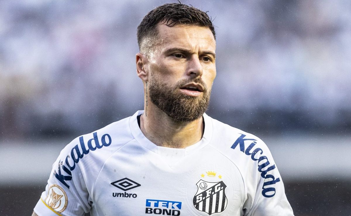 marcelo teixeira revela irritação com quatro ofertas recusadas por lucas lima no santos