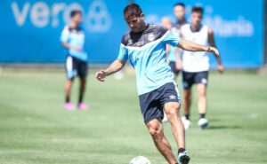 aconteceu hoje (14/01): kannemann sai mais cedo do treino e liga sinal de alerta no grêmio