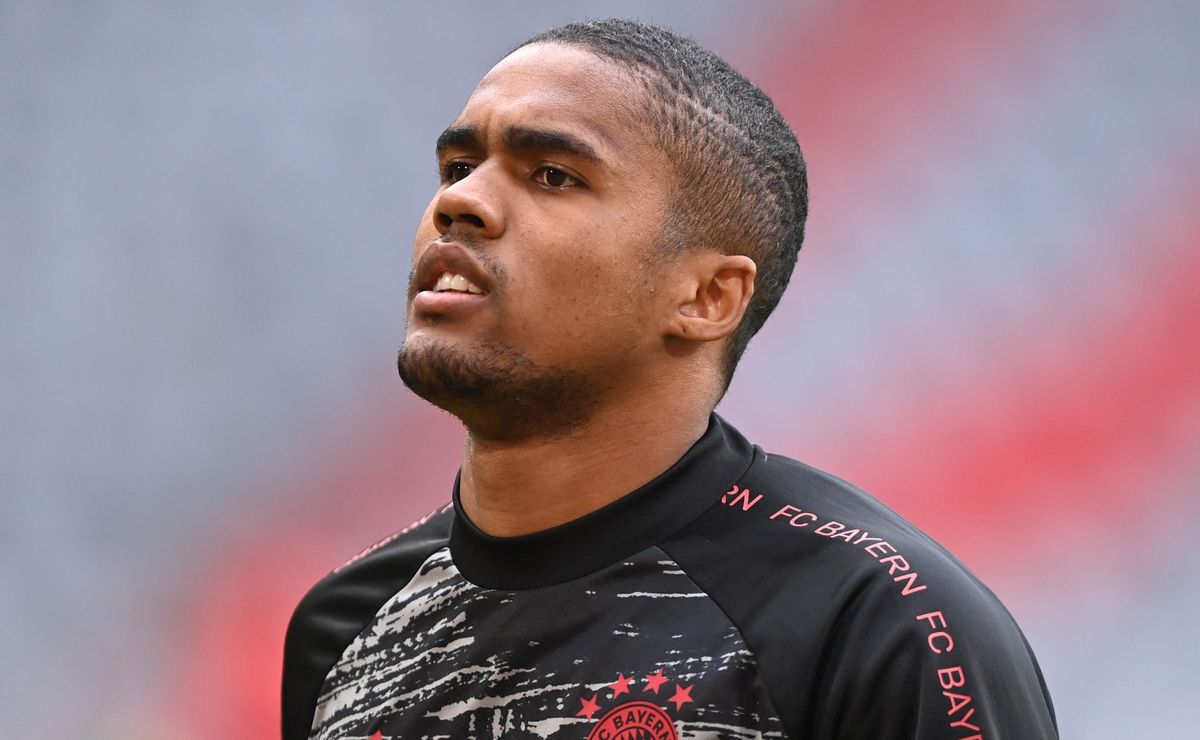 r$ 900 mil, aceitou assinar: douglas costa toma decisão e santos é comunicado