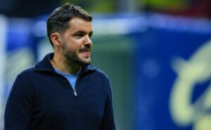 opção para larcamón? jogador retorna ao cruzeiro antes do previsto