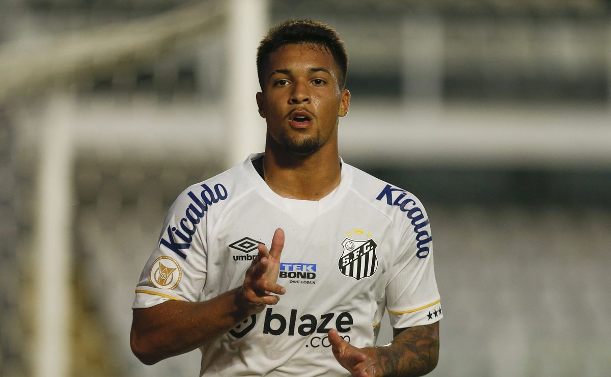 coração gelado, já fez isso na europa: marcos leonardo se destaca em sua estreia pelo benfica com um super lance