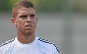 na mira do maior rival: ex flamengo, gustavo cuellar fica perto de voltar ao brasil