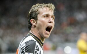 são paulo busca contratação de bernard, ex atlético mg, mas encara concorrência de rivais