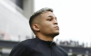 adson mal chega ao vasco e gera polêmica na torcida ao revelar condição