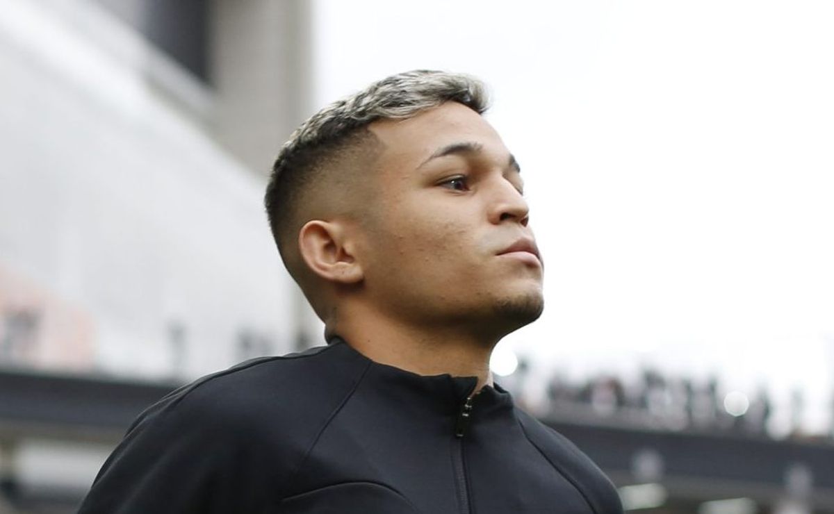 adson mal chega ao vasco e gera polêmica na torcida ao revelar condição