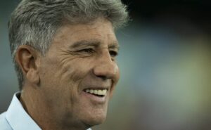 grêmio utiliza renato como trunfo para dar chapéu no internacional por thiago maia