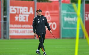 jogador do inter se reapresenta acima do peso e é afastado por coudet