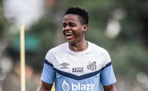 mal chegou e já mandou recado: cazares 'ignora' problemas extracampo e revela papel importante no santos