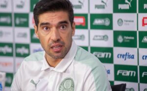 abel ferreira é 'polêmico' com meio campista e coletiva divide torcida do palmeiras