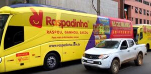raspadinha promove ativação com ônibus envelopados por cidades de minas gerais