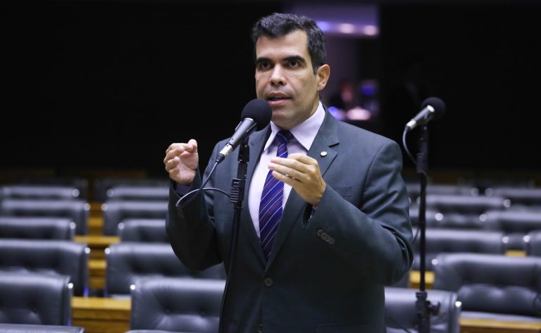 deputado propõe projeto de lei para limitar gastos anuais com apostas esportivas