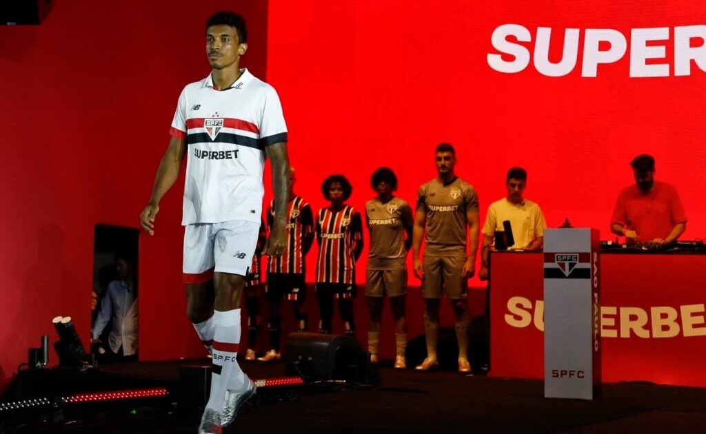 em evento, são paulo lança oficialmente nova camisa com o patrocínio máster da superbet