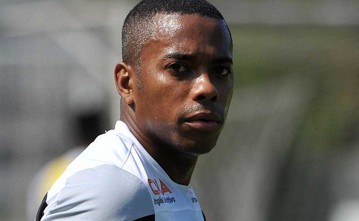 santos de olho: robinho é informado de decisão do stj sobre cumprir pena no brasil