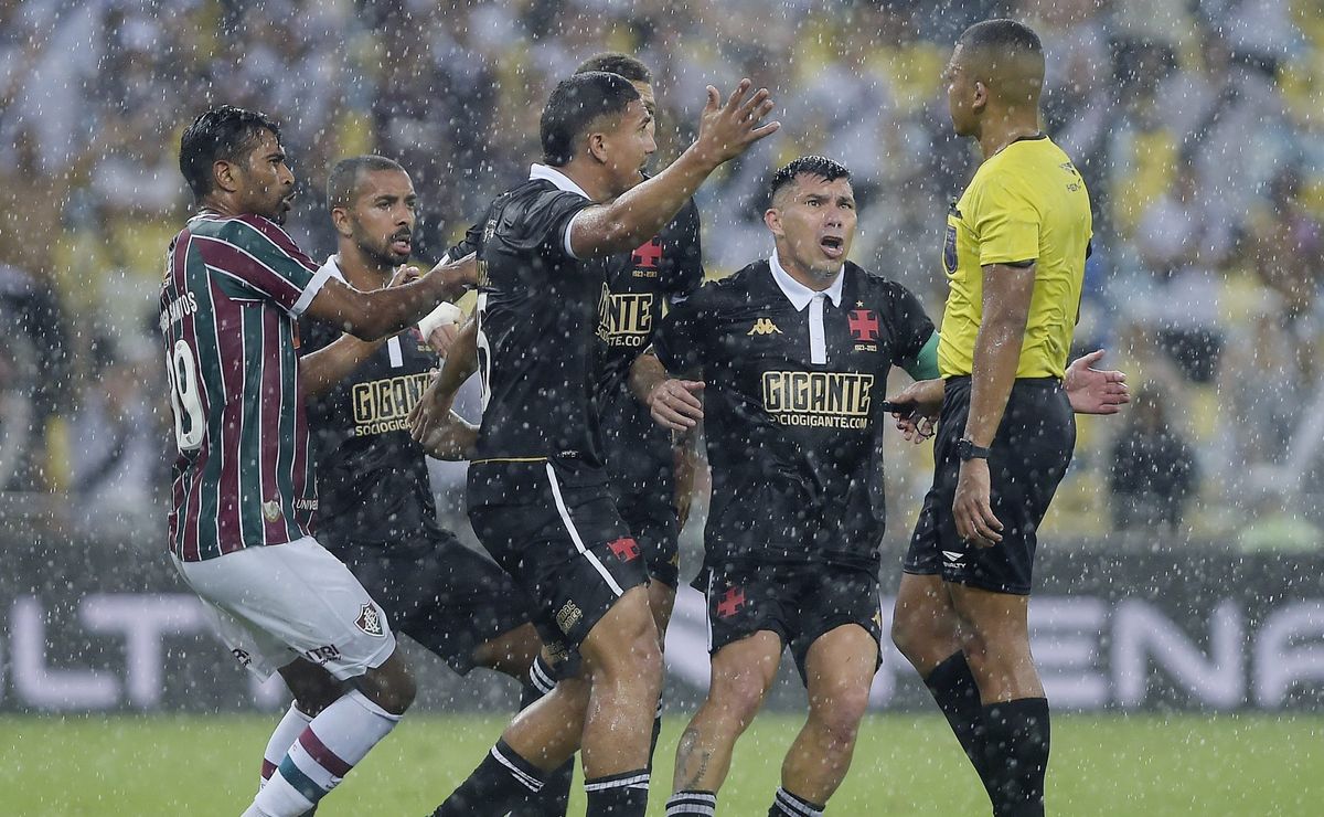 vasco é surpreendido com o relatório final da arbitragem em relação ao clássico com fluminense