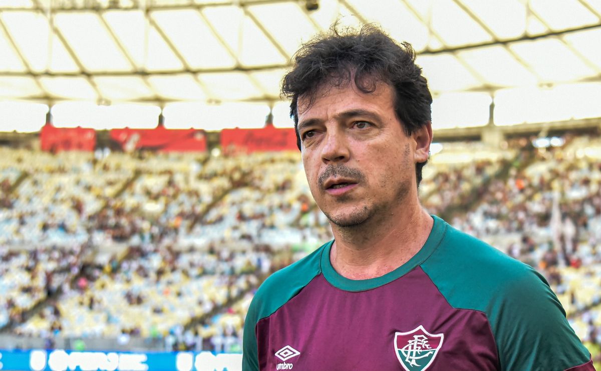 torcida do fluminense perde a paciência com fernando diniz após a derrota diante do flamengo