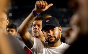 mais perto: neymar pode voltar com 'ajudinha' de ídolo do santos