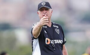 desfalque desafia felipão e dupla inédita será acionada para sanar problema do atlético