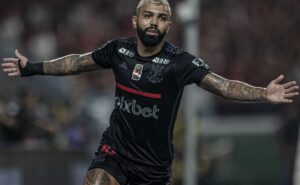 augusto melo mandou essa: gabigol volta a ser assunto no corinthians