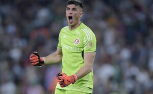 internacional decide contratar ex goleiro do milan para disputa com rochet