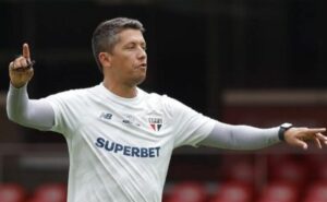 após ter sido desfalque na supercopa, jogador do são paulo é flagrado em atitude surpreendente