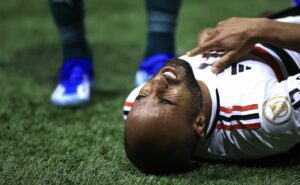 lucas vira problema no são paulo para a supercopa e palmeiras fica sabendo