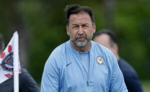 reunião do corinthians com a organizada tem detalhes revelados e 'aviso' para jogadores