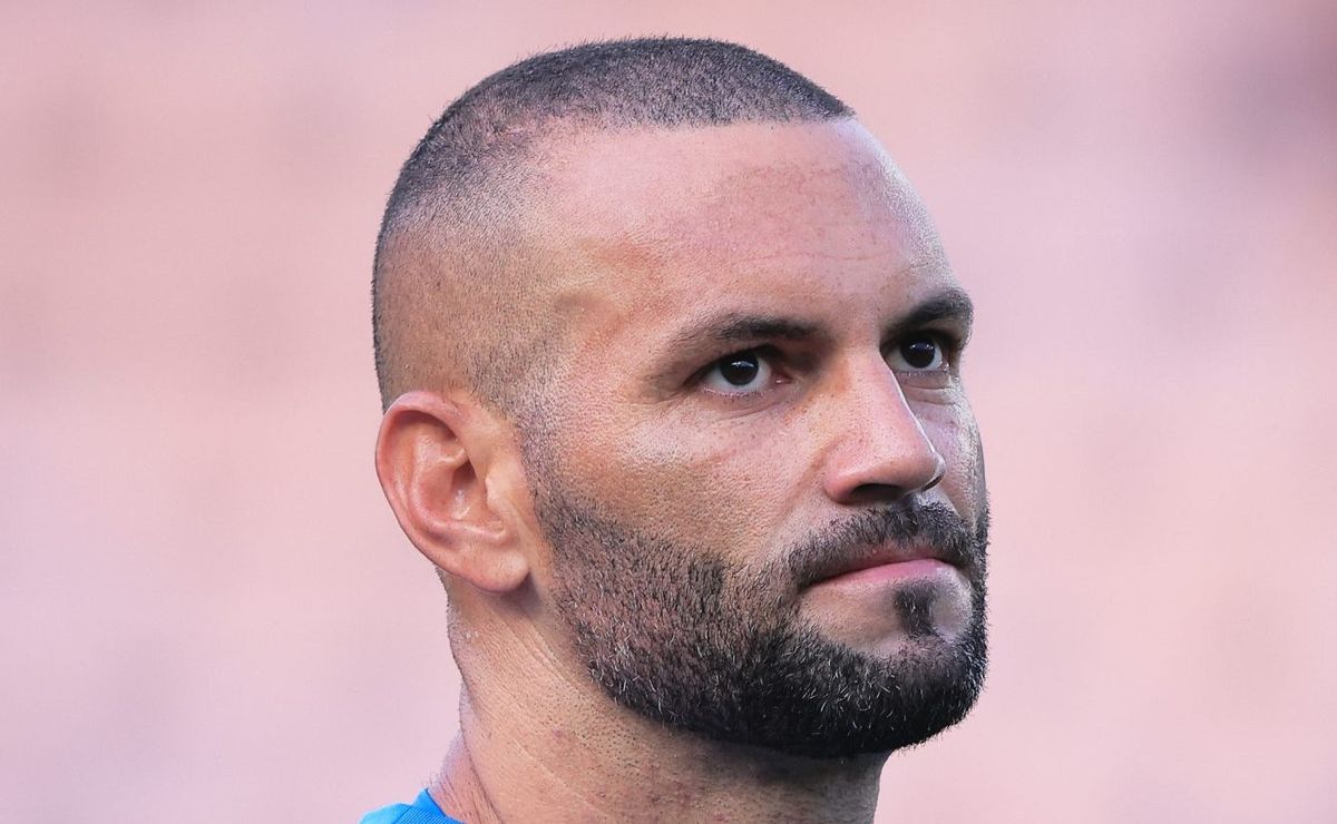 gerou polêmica: abel e +1 saem em defesa de weverton e atitude causa divisão no palmeiras