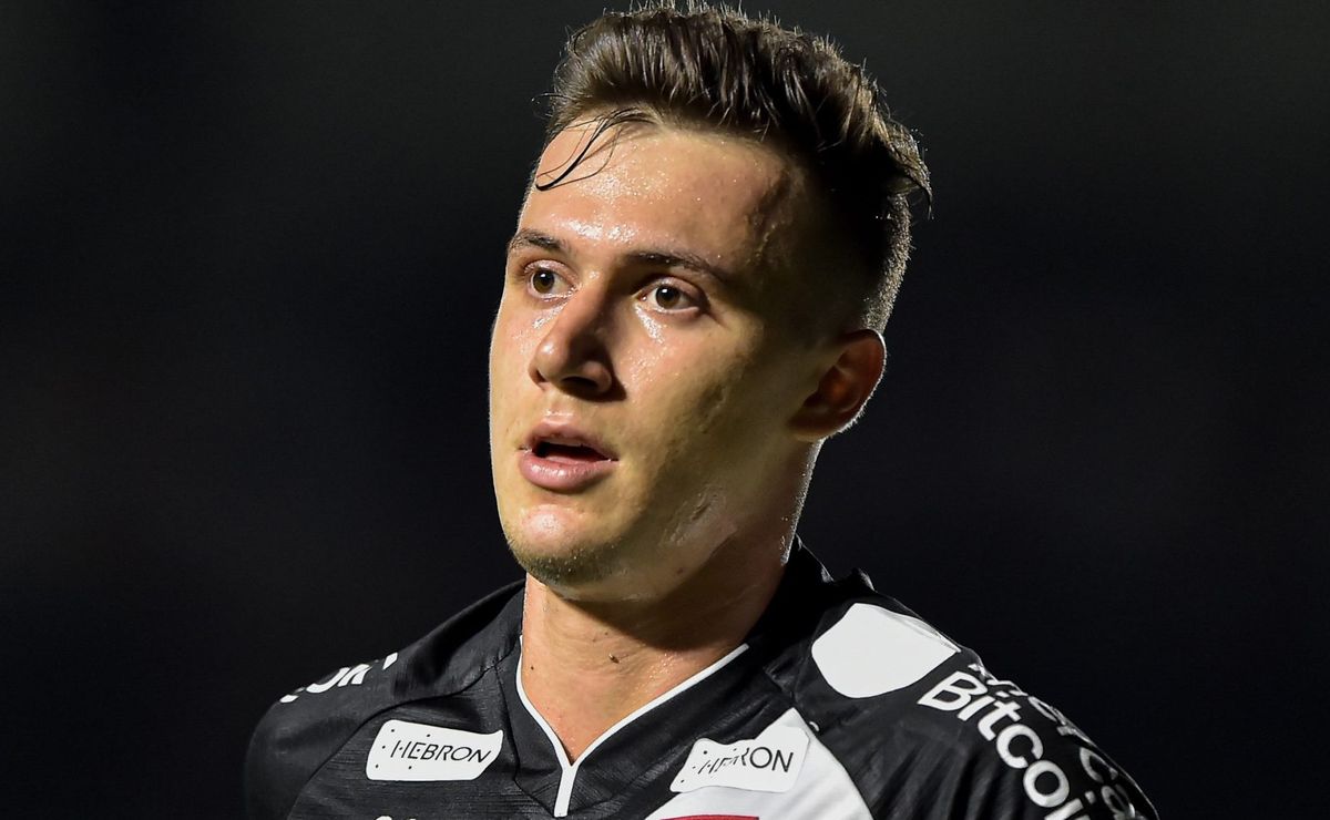 r$ 134 milhões: vendas de pec e +1 ajudam vasco a manter piton