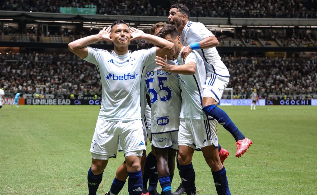 cruzeiro vence o atlético mg e segue invicto na nova arena do rival