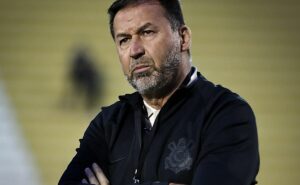 vai sair? augusto melo responde sobre futuro de yuri alberto no corinthians