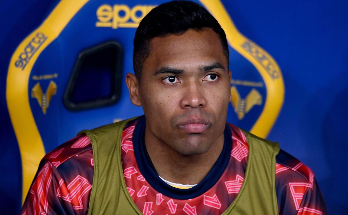 internacional quer contratar alex sandro, mas lateral prioriza europa