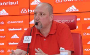 barcellos admite problema e pede mudança em problema que impacta estrangeiros do inter