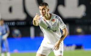 joão schmidt responde elogios de neymar e gera ‘climão’ no santos